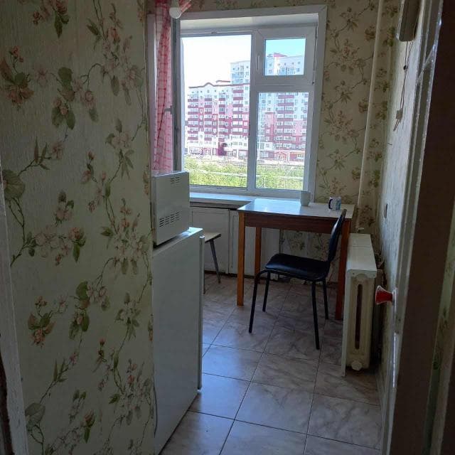 1 комн., 30 м², Блочный, Центр - район пл. Орджоникидзе