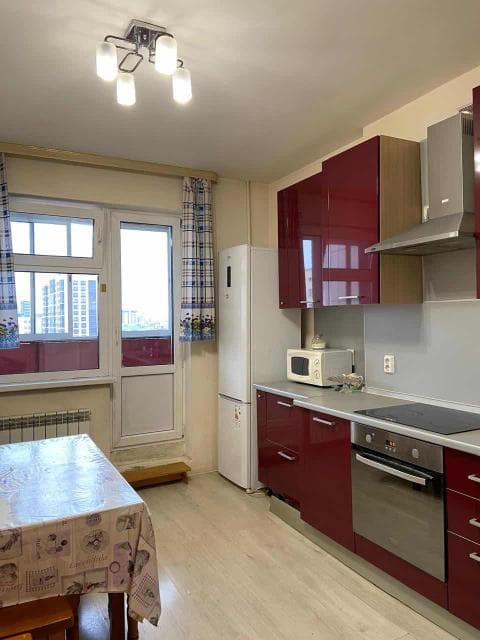 1 комн., 40 м², Монолитно-каркасный, Центр - район пл. Дружбы 6