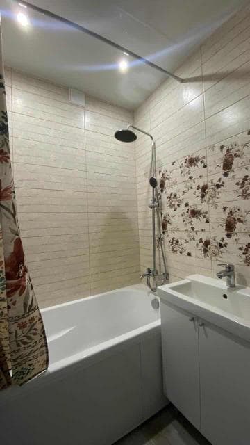 1 комн., 30 м², Монолитно-каркасный, Областная больница, рынок "Манньыаттаах" 3