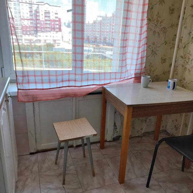 1 комн., 30 м², Блочный, Центр - район пл. Орджоникидзе 4