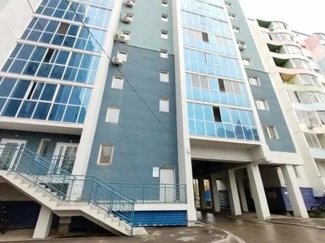 Больше 4 комн., Блочный, Центр - район пл. Орджоникидзе