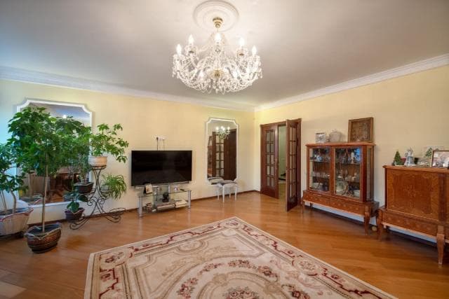 Больше 4 комн., 209 м², Инд. планировка, Площадь Победы 9