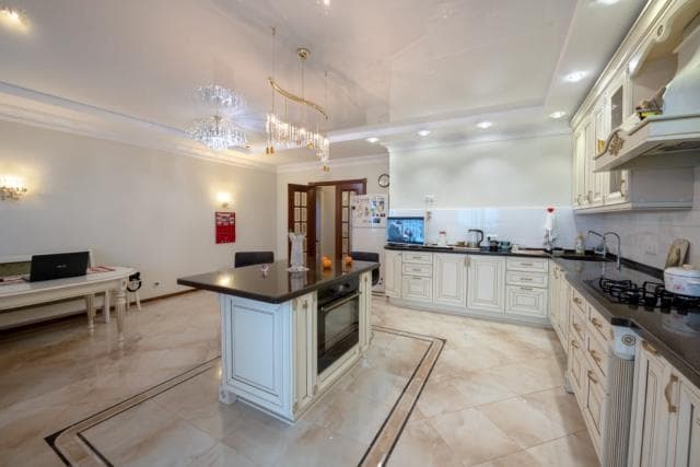 Больше 4 комн., 209 м², Инд. планировка, Площадь Победы 6