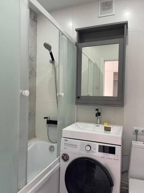 1 комн., 32 м², Инд. планировка, Областная больница, рынок "Манньыаттаах"