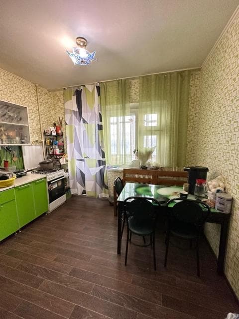 Больше 4 комн., 112 серия, Авиапорт