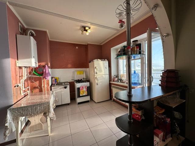 1 комн., 41 м², Блочный, Площадь Победы 6