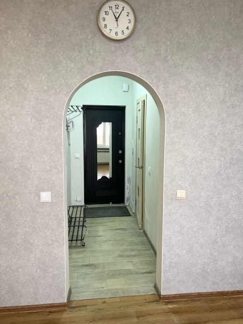 1 комн., 42 м², Монолитно-каркасный, Крестьянский рынок, стадион "Туймаада" 7