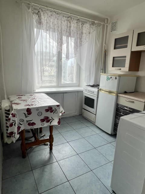 1 комн., 30 м², Блочный, ТЦ "Олонхо" 6