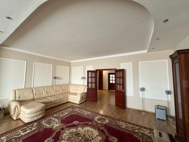 Больше 4 комн., 253 м², Блочный, Дом быта