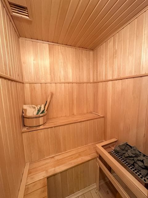 Больше 4 комн., 253 м², Блочный, Дом быта 9