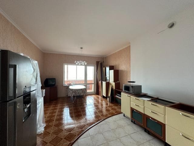 Больше 4 комн., 253 м², Блочный, Дом быта 6