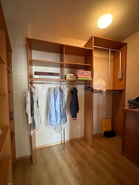 Больше 4 комн., 253 м², Блочный, Дом быта 7