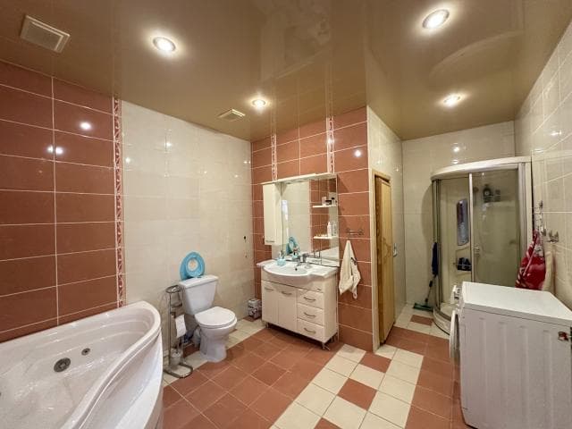 Больше 4 комн., 253 м², Блочный, Дом быта 8
