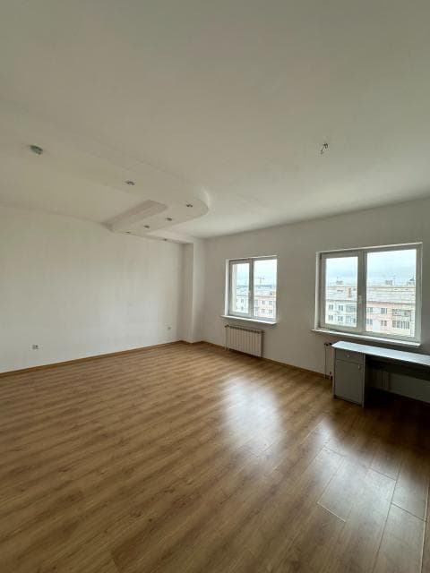 Больше 4 комн., 253 м², Блочный, Дом быта 3