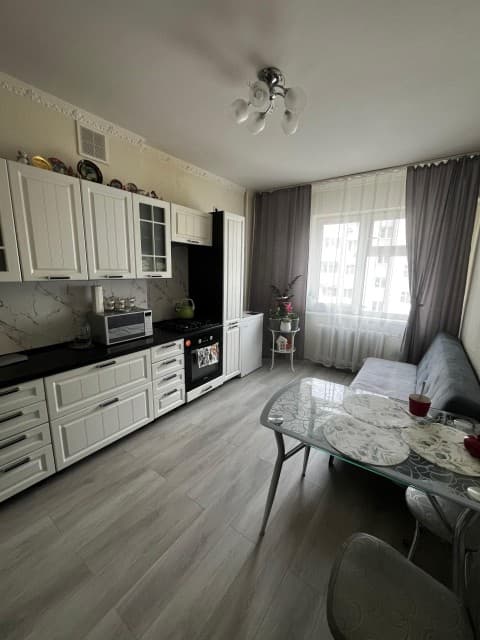 1 комн., 42 м², Инд. планировка, Авторынок