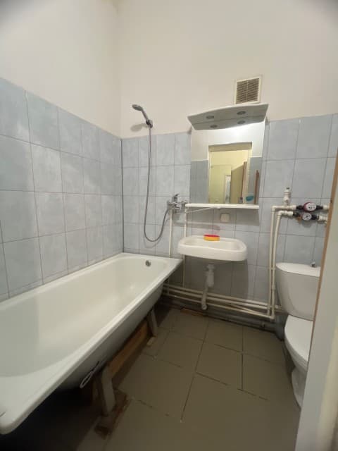 1 комн., 41 м², Инд. планировка, Областная больница, рынок "Манньыаттаах" 10