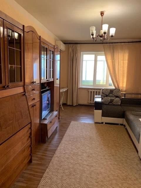 1 комн., 43 м², Блочный, Площадь Победы 4