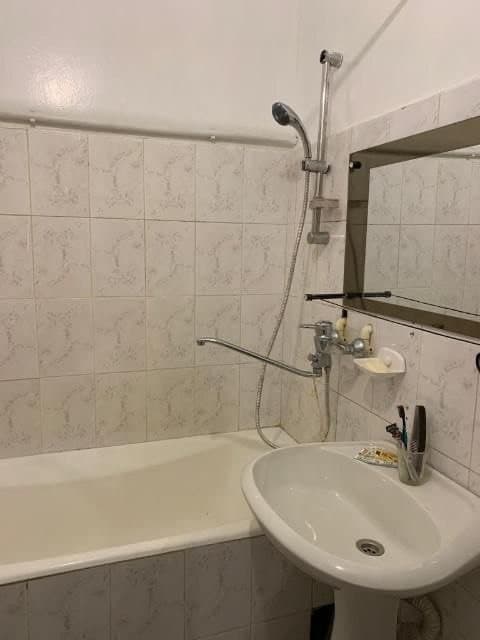 1 комн., 43 м², Блочный, Площадь Победы 5