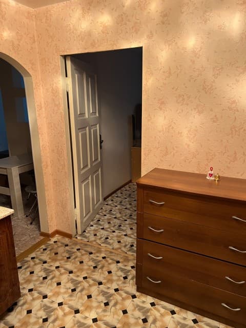 1 комн., 37 м², Блочный, Центр - район пл. Комсомольская 9