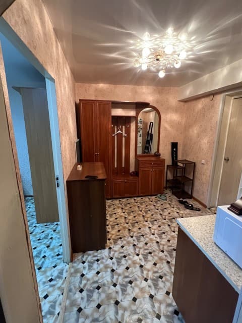 1 комн., 37 м², Блочный, Центр - район пл. Комсомольская 2