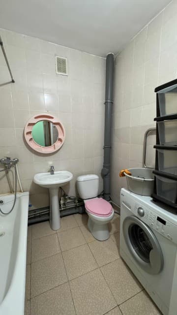 1 комн., 35 м², Монолитно-каркасный, Областная больница, рынок "Манньыаттаах" 10
