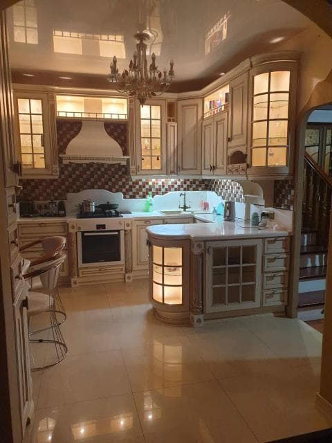 Больше 4 комн., 120 м², 112 серия, Дом быта