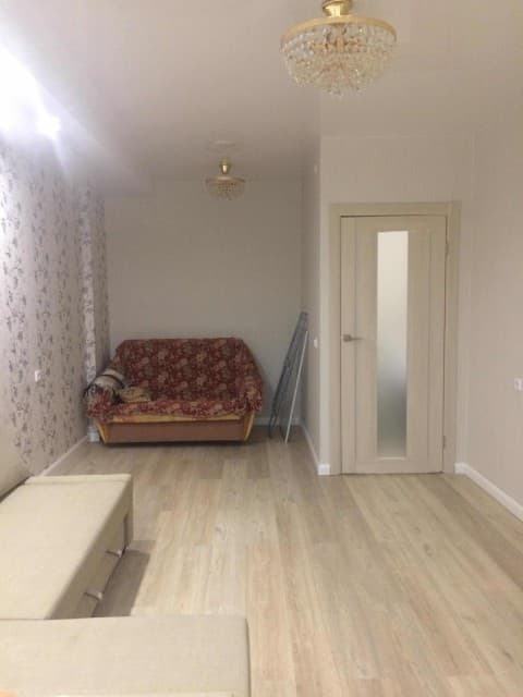 1 комн., 40 м², Блочный, Авторынок 7
