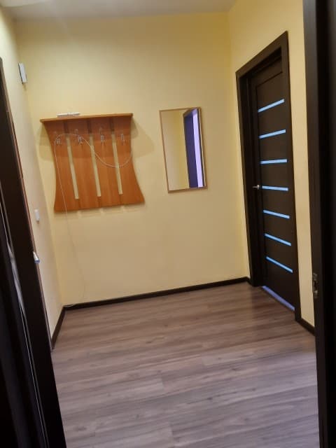 1 комн., 37 м², Монолитно-каркасный, Крестьянский рынок, стадион "Туймаада"