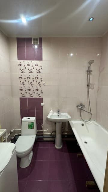 1 комн., 35 м², Инд. планировка, Областная больница, рынок "Манньыаттаах" 9