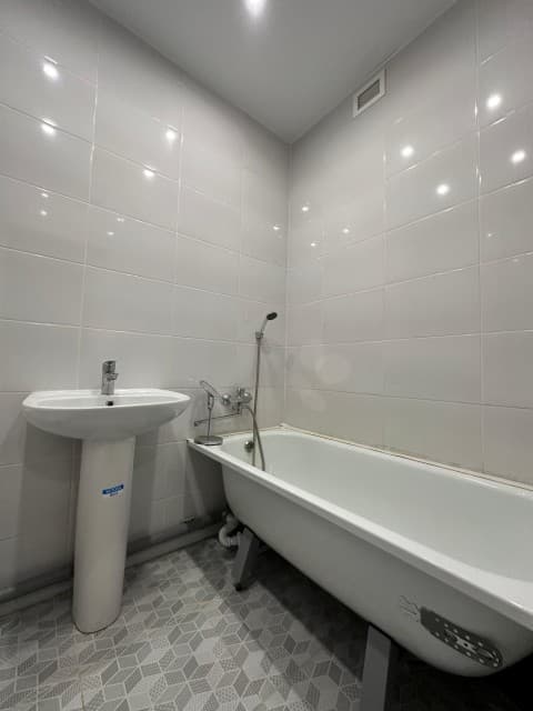 1 комн., 32 м², Монолитно-каркасный, 203 мкрн. 13