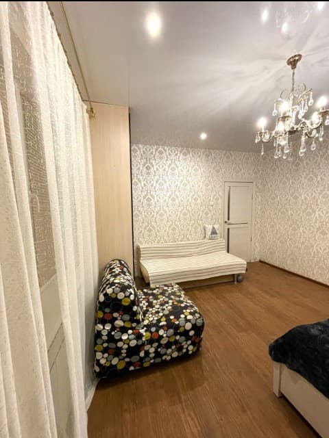 1 комн., 40 м², Инд. планировка, Областная больница, рынок "Манньыаттаах" 4