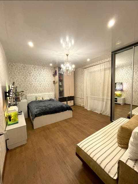 1 комн., 40 м², Инд. планировка, Областная больница, рынок "Манньыаттаах" 3