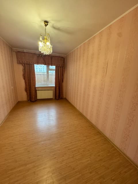 3 комн., 79 м², Блочный, Крытый рынок 8