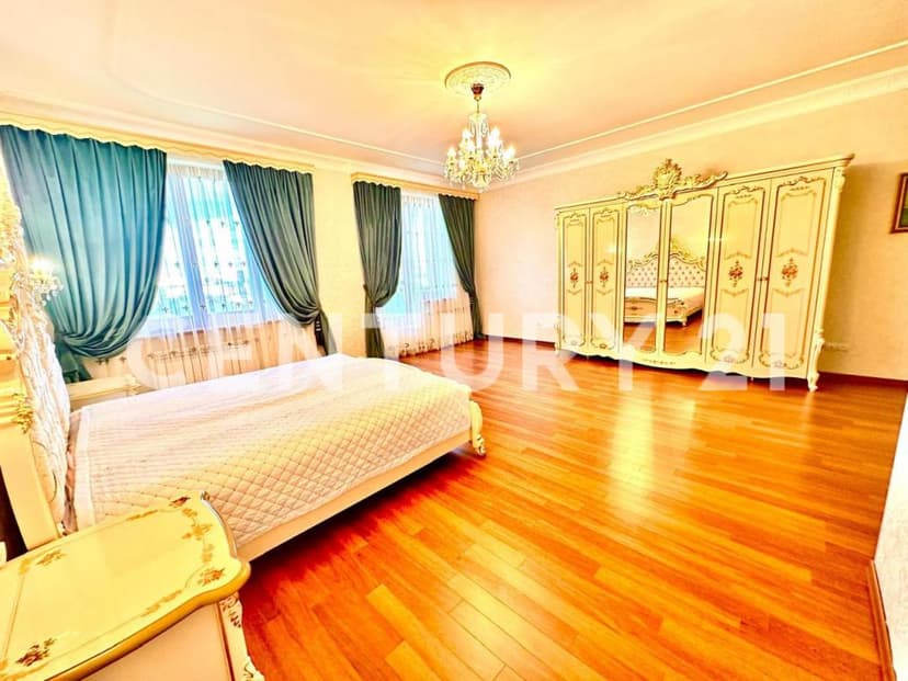 4 комн., 142 м², Монолитно-каркасный