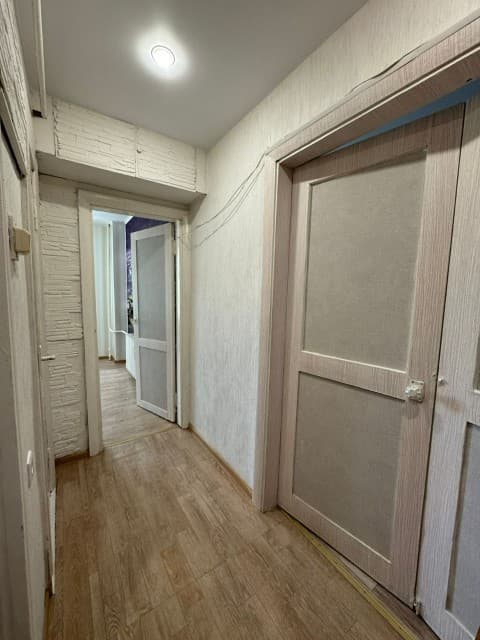 1 комн., 35 м², Блочный, Площадь Победы 2