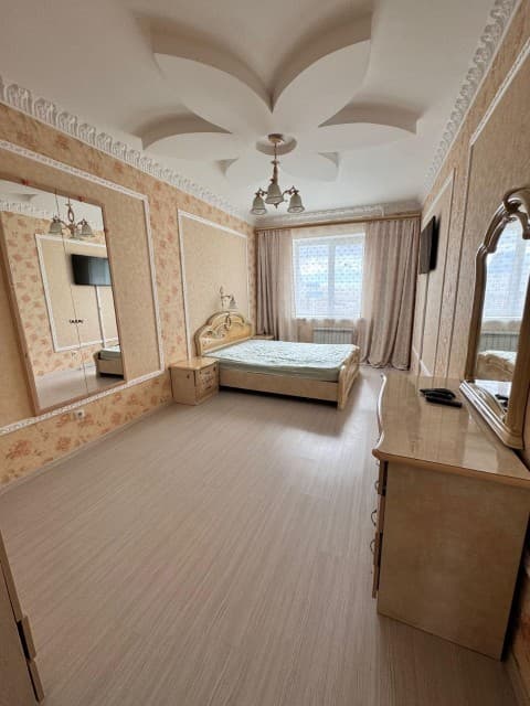3 комн., 113 м², Блочный, Сахацирк 3