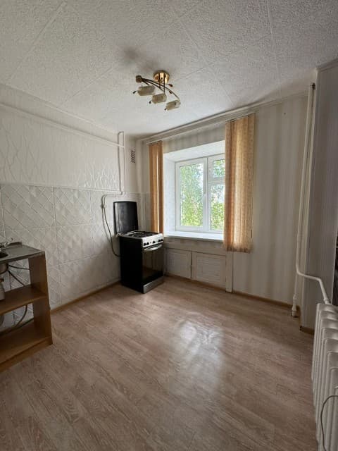 1 комн., 35 м², Блочный, Площадь Победы 3
