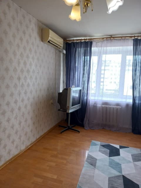 3 комн., 60 м², Блочный, Площадь Победы 3