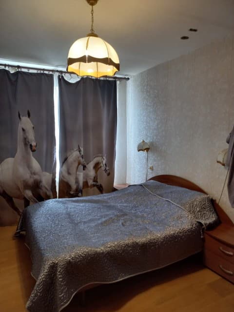 3 комн., 60 м², Блочный, Площадь Победы 7