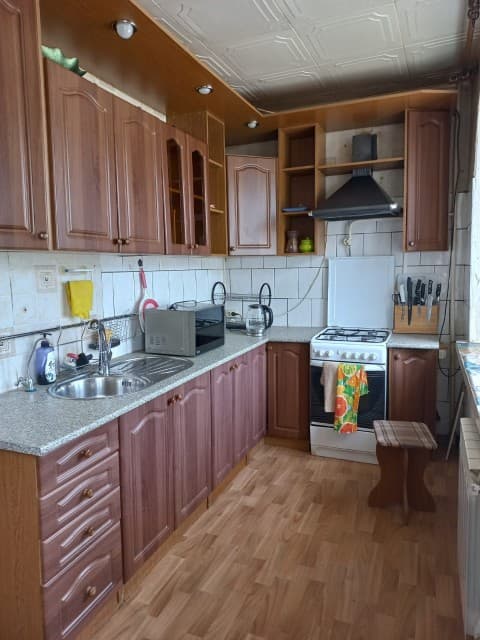 3 комн., 60 м², Блочный, Площадь Победы