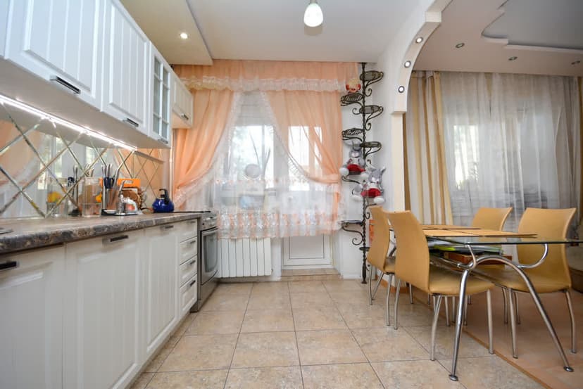 3 комн., 74 м², Инд. планировка 3