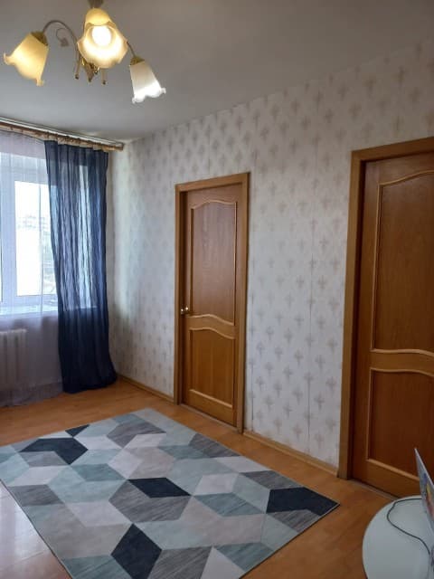 3 комн., 60 м², Блочный, Площадь Победы 4