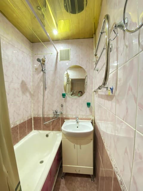2 комн., 46 м², Блочный, Центр - район пл. Орджоникидзе 5