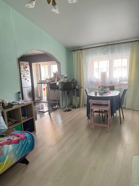 2 комн., 64 м², Блочный, Областная больница, рынок "Манньыаттаах" 10