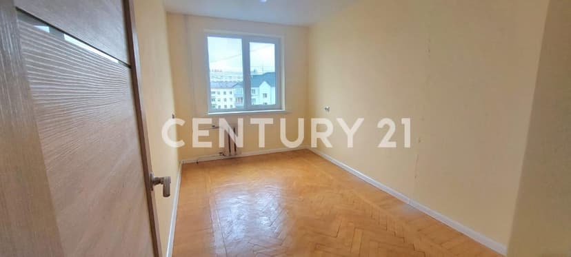 3 комн., 61 м², КПД, Центр - район пл. Орджоникидзе 3