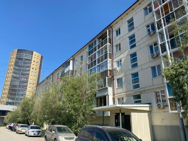 2 комн., 46 м², Блочный, Центр - район пл. Орджоникидзе