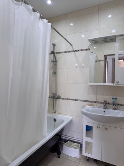 2 комн., 49 м², Монолитно-каркасный, Областная больница, рынок "Манньыаттаах" 7