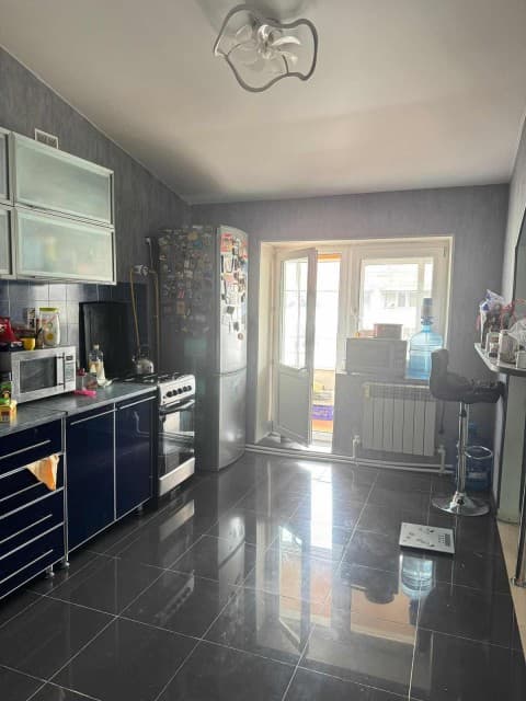 2 комн., 64 м², Блочный, Областная больница, рынок "Манньыаттаах" 9