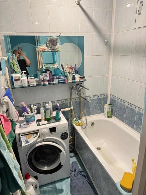 2 комн., 64 м², Блочный, Областная больница, рынок "Манньыаттаах" 12