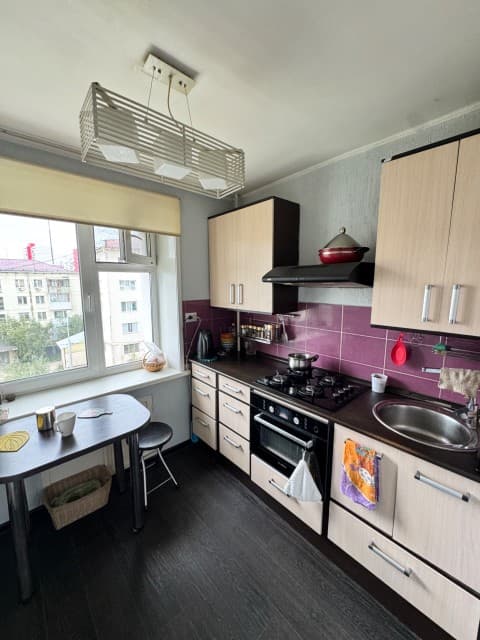 4 комн., 61 м², Блочный, Центр - район пл. Орджоникидзе